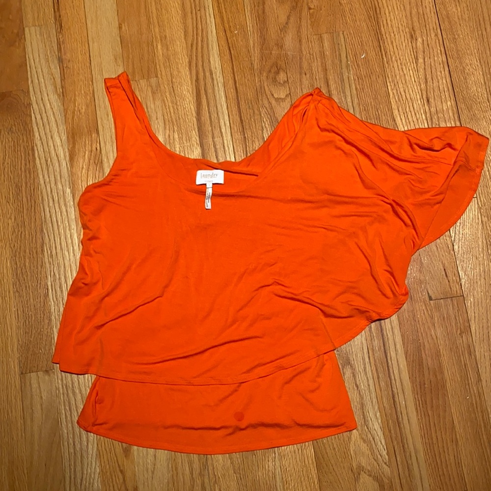 Women’s shirt off the shoulder